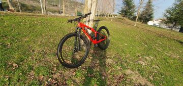 Used Trek Supercaliber 9.8 XT 2021 2021 Mountainbike, Red, 29 — image 6 of 7