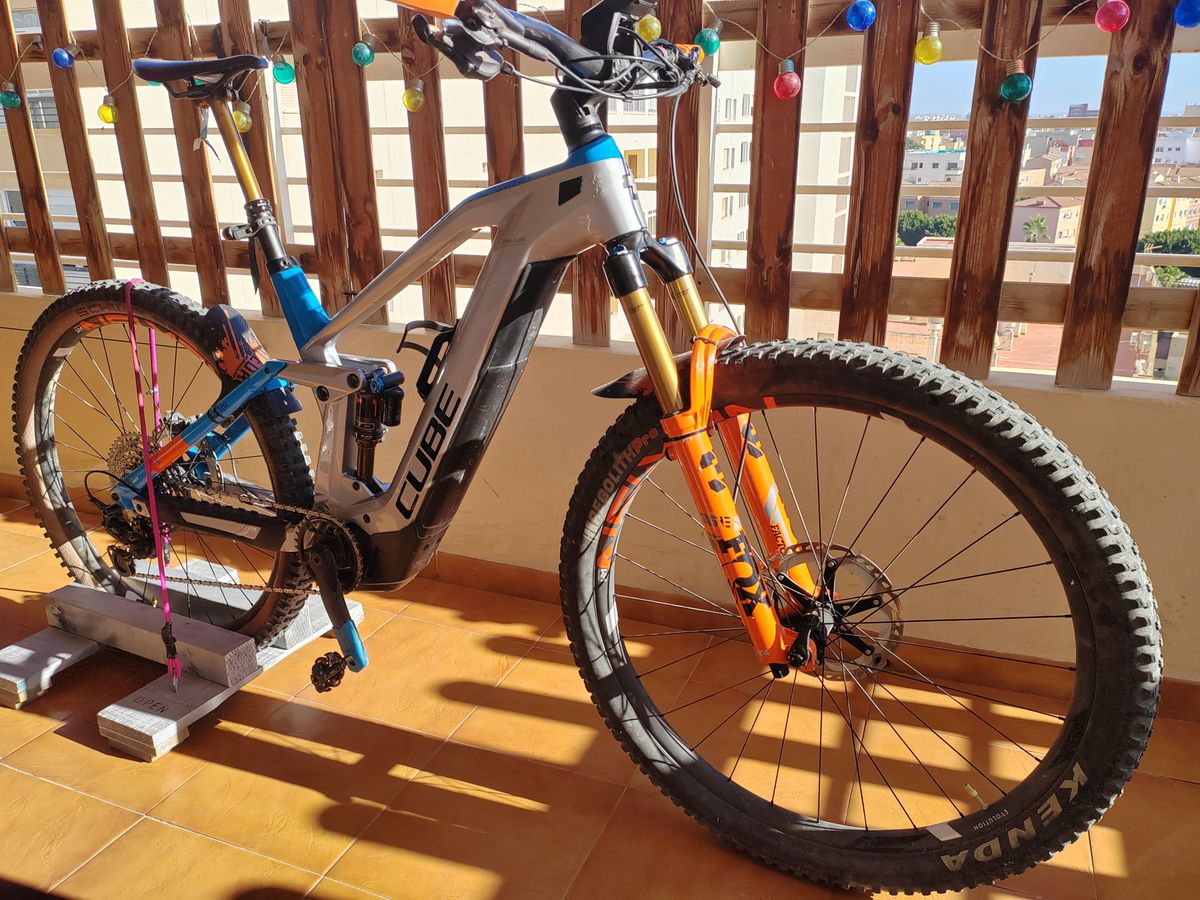 bike gravel scott Addict 15 Carbon Black / S FISCHER Trekking E-Bike VIATOR Kinderschutzhelm 2025 Fluid Haul Jersey (Size):S The bikes geometry is