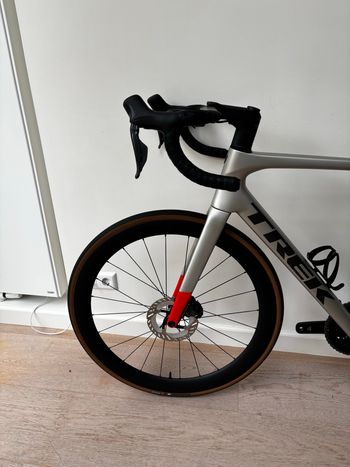 Used Trek Madone SL 7 Gen 8 2025 2025 Road & Gravel, Light Gray — image 7 of 15