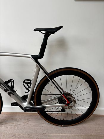 Used Trek Madone SL 7 Gen 8 2025 2025 Road & Gravel, Light Gray — image 8 of 15