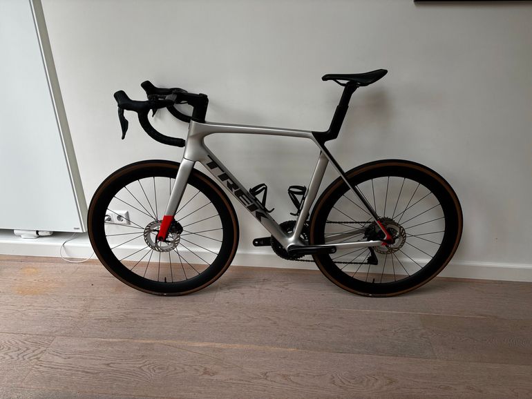 Used Trek Madone SL 7 Gen 8 2025 2025 Road & Gravel, Light Gray — image 6 of 15