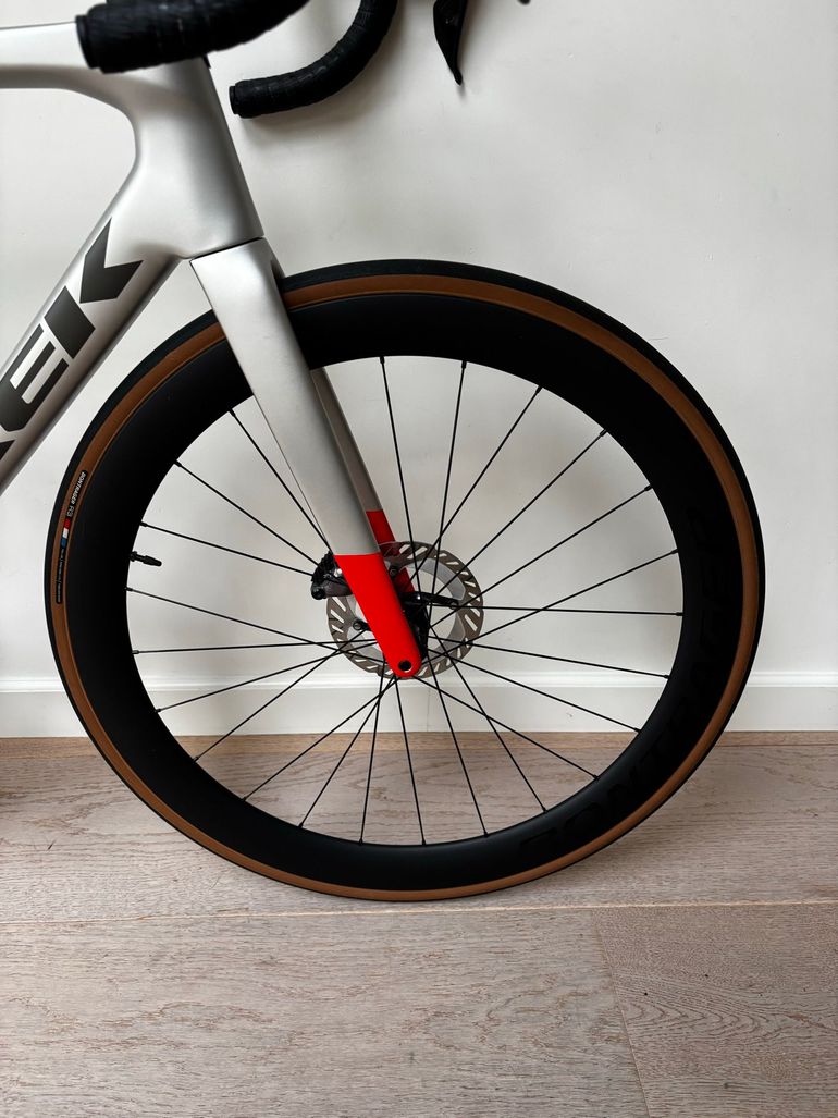Used Trek Madone SL 7 Gen 8 2025 2025 Road & Gravel, Light Gray — image 2 of 15