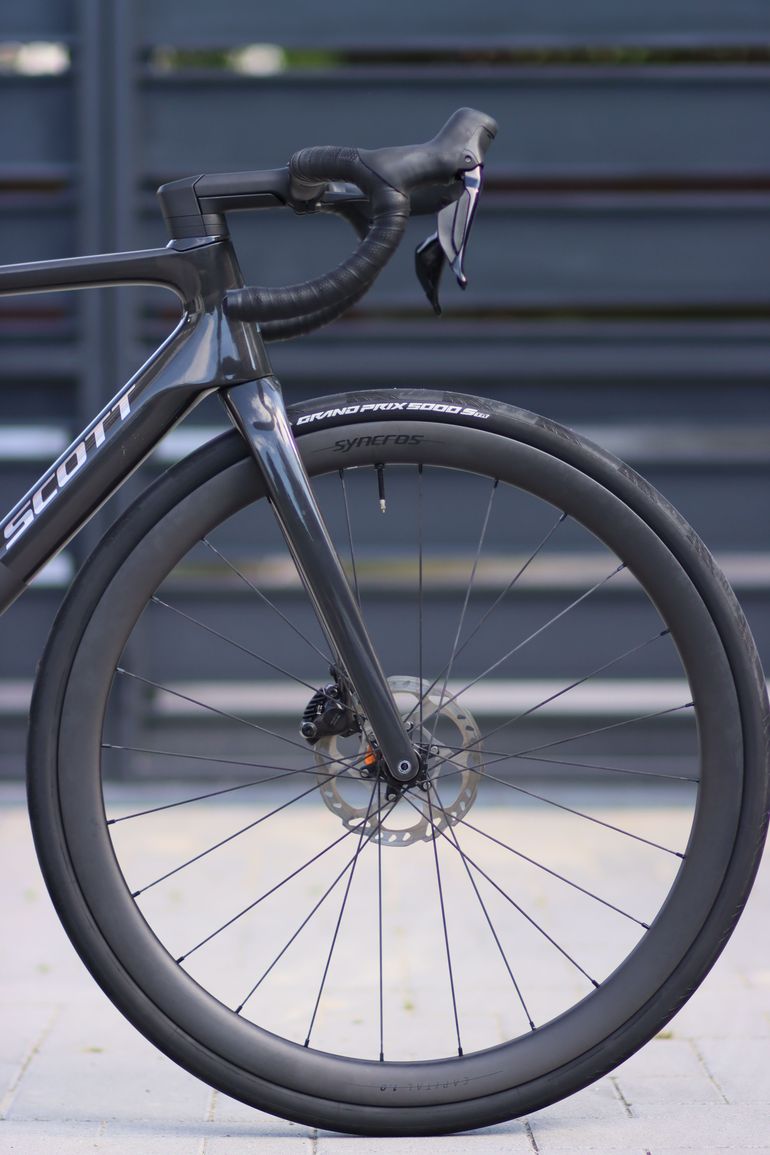 Used Scott Addict RC 30 2025 2025 Road & Gravel — image 2 of 9