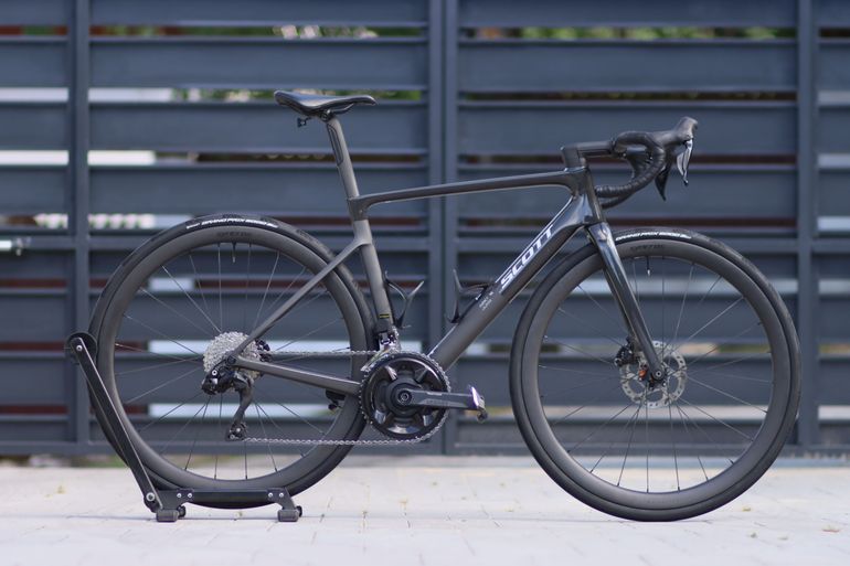 Used Scott Addict RC 30 2025 2025 Road & Gravel — image 1 of 9