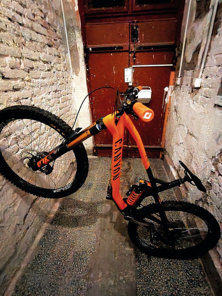 Used Canyon Strive Shimano Deore XT 2018 Mountainbike — image 3 of 4