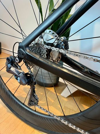 Used Canyon Aeroad CF SLX Disc 8.0 Di2 2018 2018 Road & Gravel, Schwarz — image 3 of 12