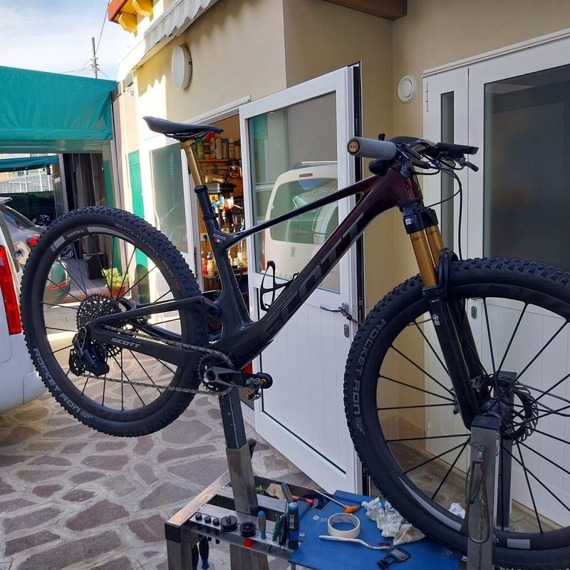 Gebrauchtes Scott Spark RC SL TR 2024 2024 Mountainbike, Schwarz — Bild 1 von 9