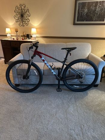 Used Trek Marlin 6 2022 2022 Mountainbike, Light Gray, 27.5, 29 — image 2 of 3