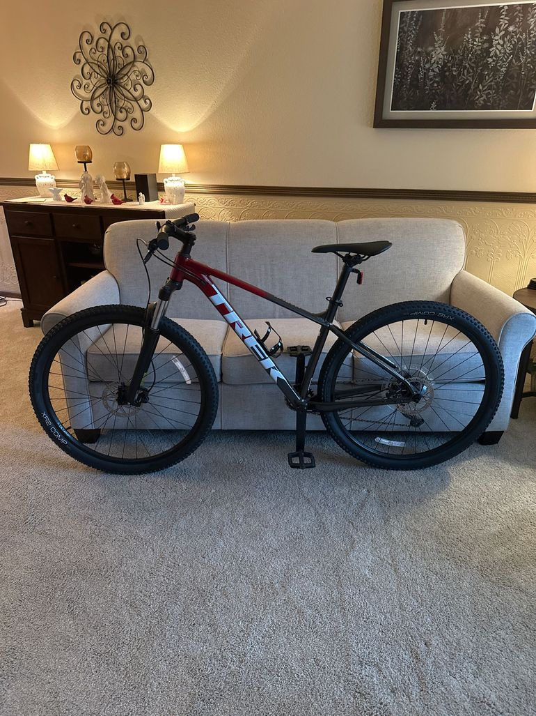 Used Trek Marlin 6 2022 2022 Mountainbike, Light Gray, 27.5, 29 — image 2 of 3