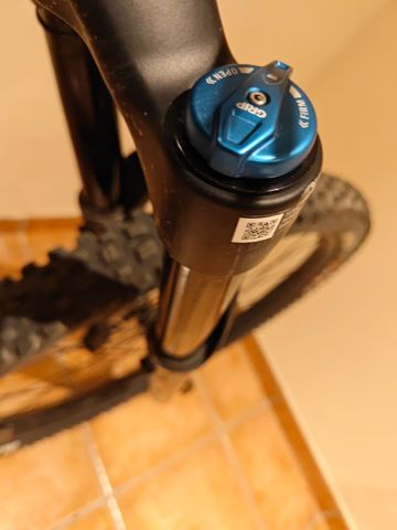 Used Mondraker DUNE R 2024 2024 Mountainbike, Light Gray, 29, 27.5 — image 7 of 8