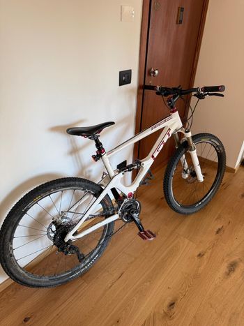 Used GT Carbon Expert 100 2012 2012 Mountainbike, White — image 9 of 24