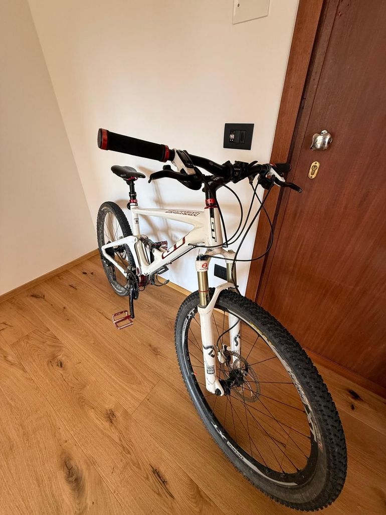 Used GT Carbon Expert 100 2012 2012 Mountainbike, White — image 8 of 24
