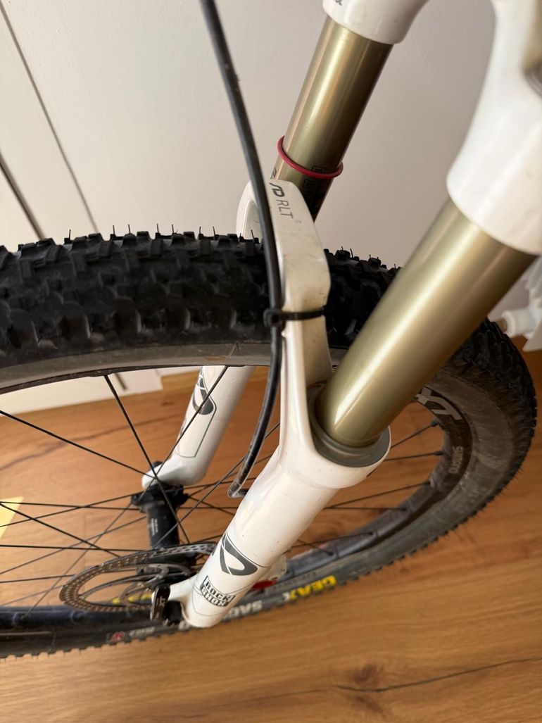 Used GT Carbon Expert 100 2012 2012 Mountainbike, White — image 22 of 24