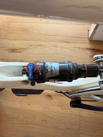 Used GT Carbon Expert 100 2012 2012 Mountainbike, White — image 10 of 24