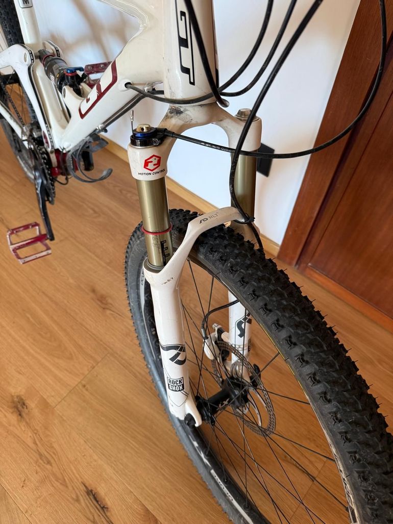 Used GT Carbon Expert 100 2012 2012 Mountainbike, White — image 14 of 24
