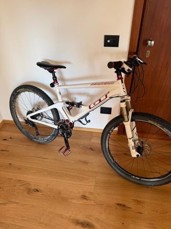 Used GT Carbon Expert 100 2012 2012 Mountainbike, White — image 3 of 24