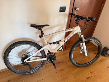 Used GT Carbon Expert 100 2012 2012 Mountainbike, White — image 2 of 24