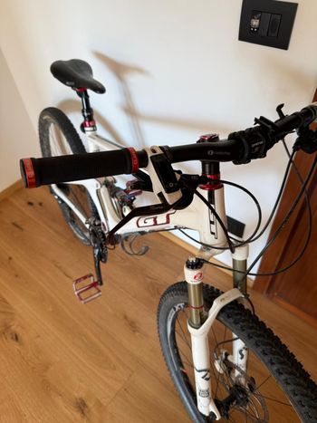 Used GT Carbon Expert 100 2012 2012 Mountainbike, White — image 6 of 24