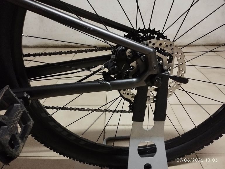 Used Specialized Rockhopper 2021 2021 Mountainbike, Light Gray — image 5 of 8