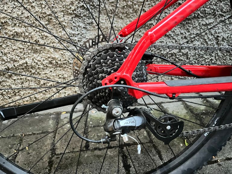 Used Trek Marlin 5 Gen 2 2023 2023 Mountainbike, Rosso — image 2 of 7