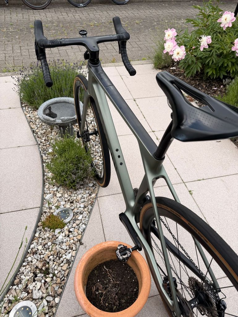 Used Canyon Endurace CF SLX 8 Di2 2024 2024 Road & Gravel — image 2 of 9