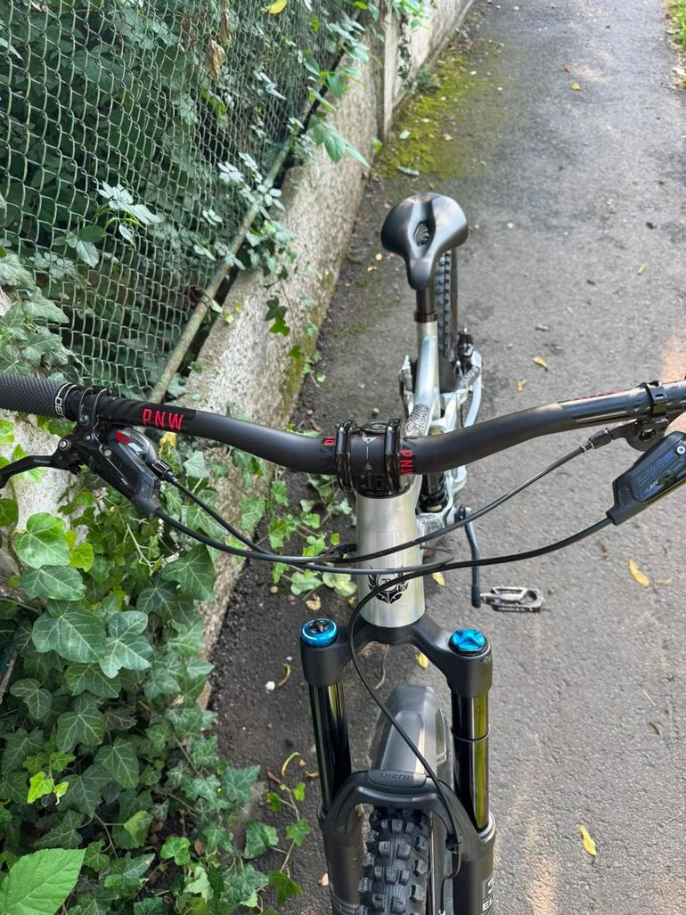 Used Banshee Titan V3.2 Frame 2025 2025 Mountainbike — image 4 of 4