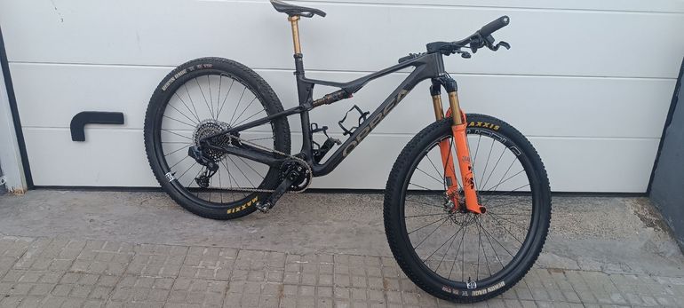 Used Orbea OIZ M-TEAM AXS 2024 2024 Mountainbike — image 2 of 8