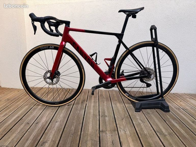 Used Canyon Ultimate CF SL 8 Di2 2024 2024 Road & Gravel, Red — image 2 of 4