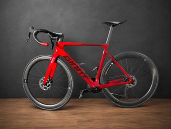 Used Giant Propel Advanced 2 2024 2024 Road & Gravel, Rot — image 2 of 3