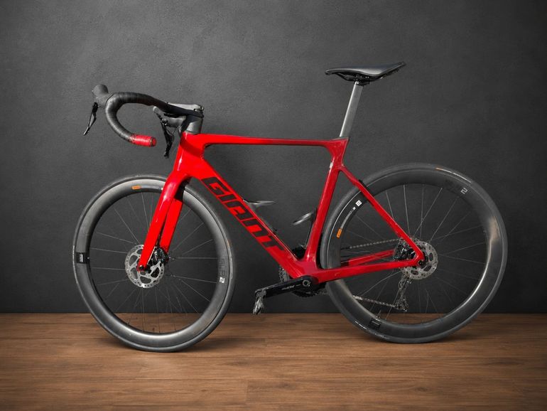 Used Giant Propel Advanced 2 2024 2024 Road & Gravel, Rot — image 2 of 3