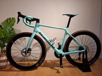 Used Bianchi Infinito ULTEGRA DI2 2025 2025 Road & Gravel, Blue — image 2 of 14