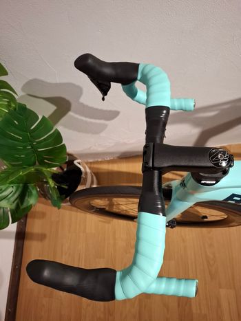 Used Bianchi Infinito ULTEGRA DI2 2025 2025 Road & Gravel, Blue — image 8 of 14