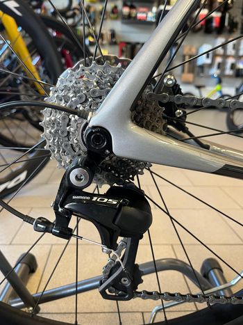 Used Cannondale Synapse Carbon 105 2022 2022 Road & Gravel, Light Gray — image 3 of 7