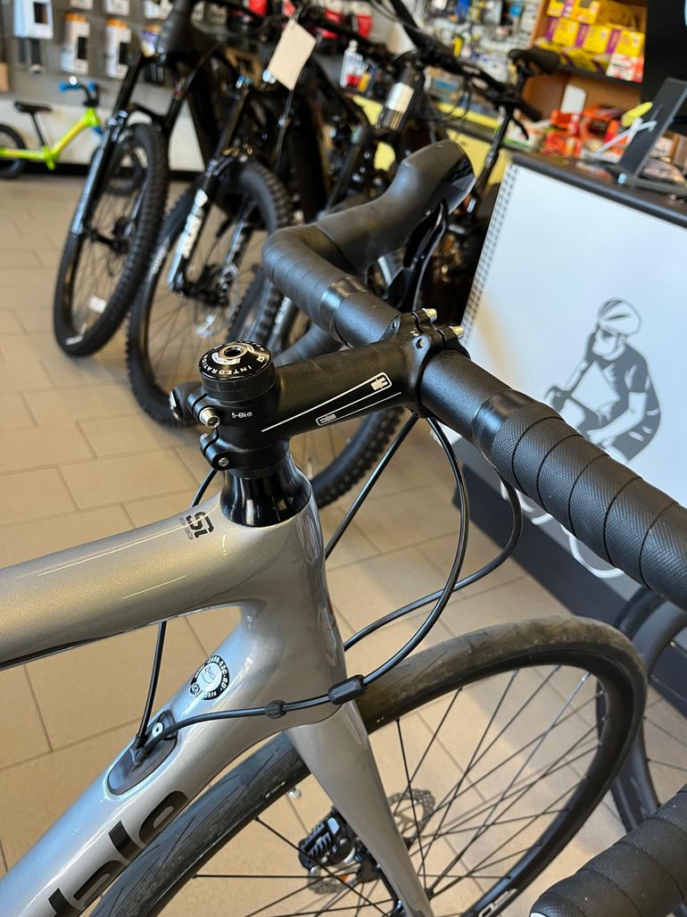 Used Cannondale Synapse Carbon 105 2022 2022 Road & Gravel, Light Gray — image 2 of 7