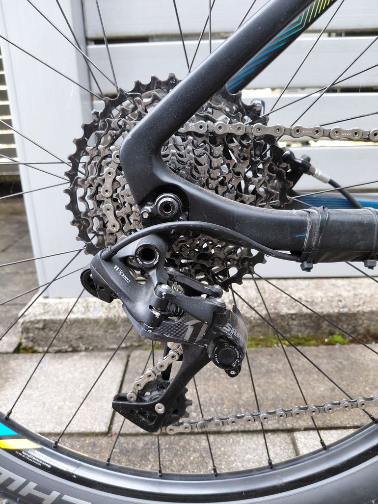 Used GT Zaskar LTD 27,5 Carbon 2016 2016 Mountainbike, Black — image 3 of 24