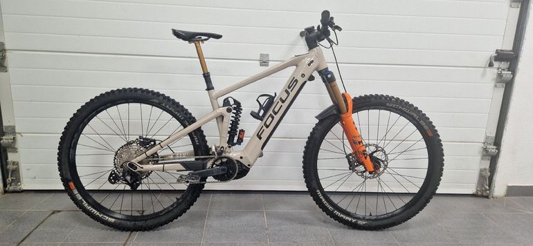 Used Focus SAM2 6.9 2021 2021 Mountainbike, Grigio chiaro — image 1 of 8