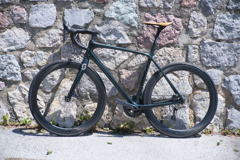 Used Scott Addict 10 disc 2020 2020 Road & Gravel — image 2 of 17