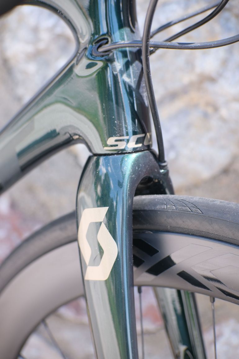 Used Scott Addict 10 disc 2020 2020 Road & Gravel — image 4 of 17