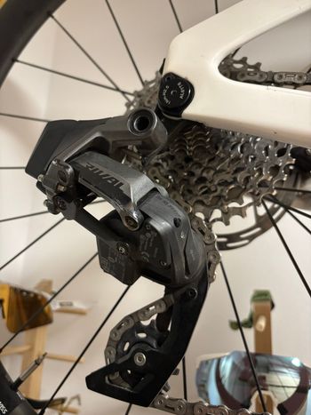 Used Canyon Aeroad SRAM Rival eTap AXS 2025 Road & Gravel — image 7 of 7