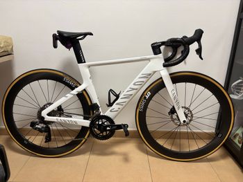 Used Canyon Aeroad SRAM Rival eTap AXS 2025 Racefiets & gravel