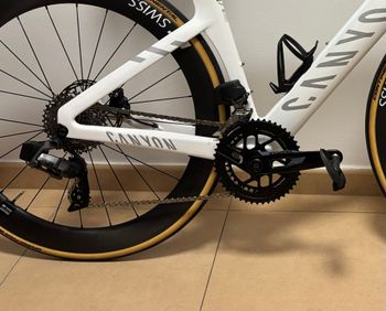 Used Canyon Aeroad SRAM Rival eTap AXS 2025 Road & Gravel — image 3 of 7