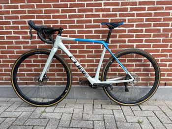 Used CUBE CROSS RACE C:62 SL 2023 2023 Road & Gravel, Hellgrau — image 2 of 7