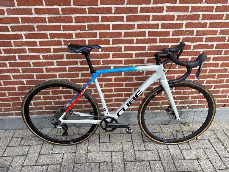 Used CUBE CROSS RACE C:62 SL 2023 2023 Road & Gravel, Hellgrau — image 5 of 7