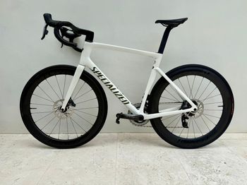 Used Specialized Tarmac SL7 Pro - SRAM Force eTap AXS 2022 2022 Road & Gravel, White — image 2 of 9