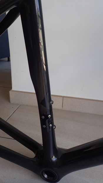 Used Specialized S-Works Tarmac SL6 Disc - Dura Ace Di2 2023 Frameset 2023 Road & Gravel, Hellgrau — image 9 of 10