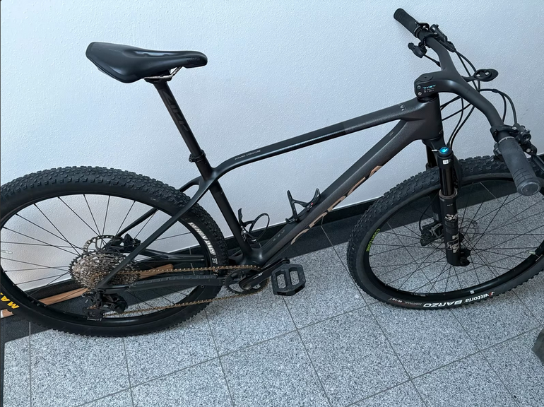 Used Orbea ALMA M20 2024 2024 Mountainbike, Schwarz, 29 — image 1 of 6