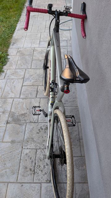 Used Giant Revolt Advanced 2 2022 2022 Road & Gravel, Light Gray — image 4 of 6