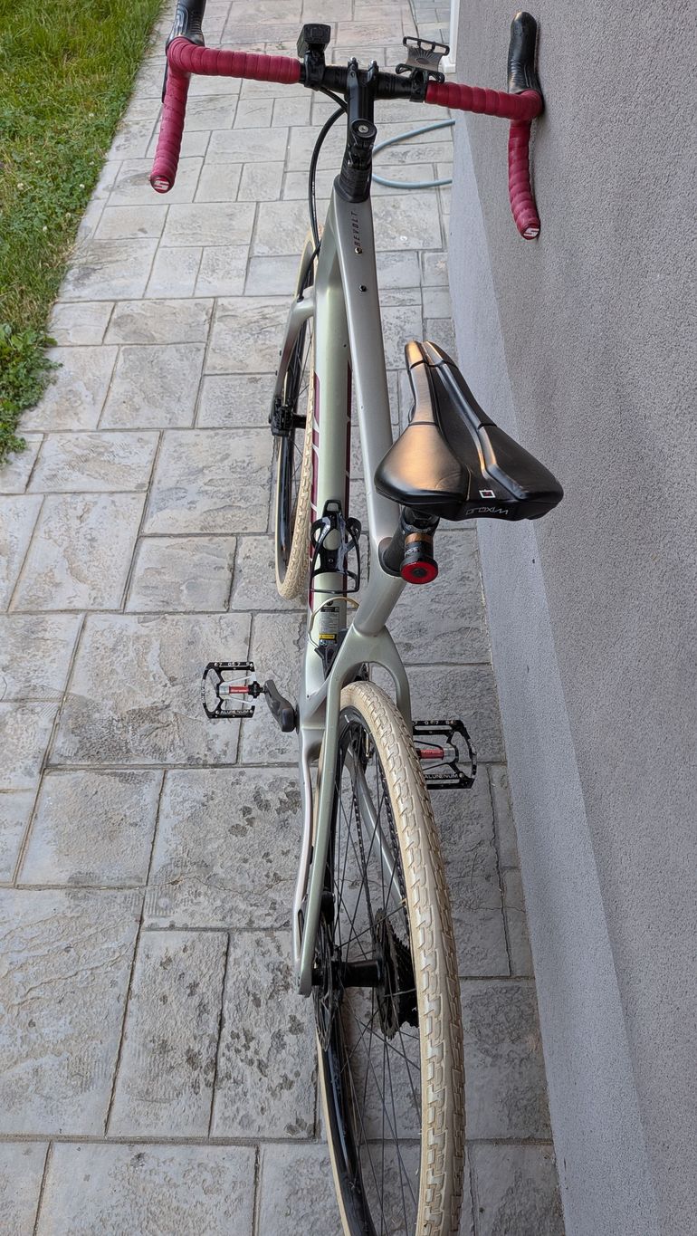 Used Giant Revolt, Advanced 2 2021 2021 Road & Gravel, Light Gray — image 4 of 6