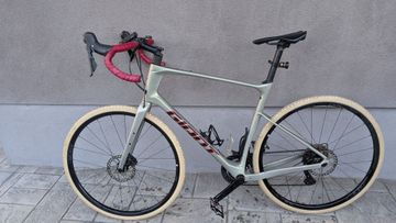 Used Giant Revolt Advanced 2 2022 2022 Road & Gravel, Light Gray — image 1 of 6