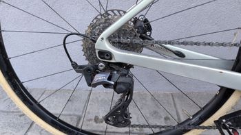 Used Giant Revolt, Advanced 2 2021 2021 Road & Gravel, Light Gray — image 5 of 6